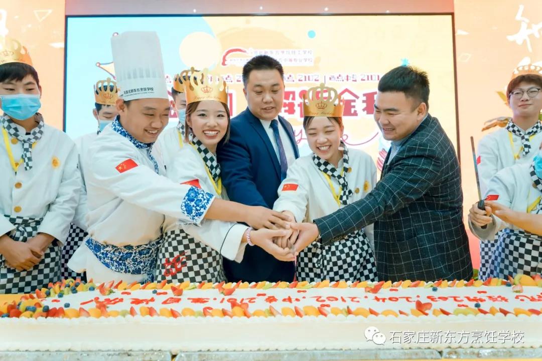 `流金歲月 邂逅金秋` 生日會(huì)丨按時(shí)長大，祝你永遠(yuǎn)快樂！