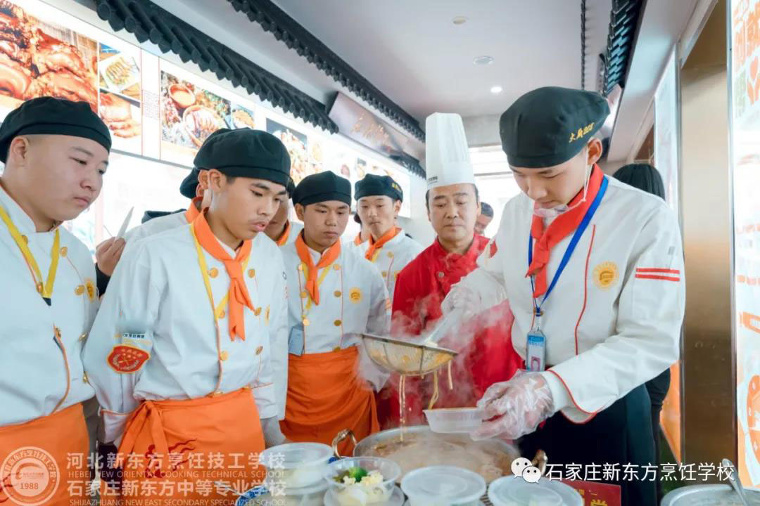 返鄉(xiāng)青年學(xué)廚師，就來家門口的河北新東方！