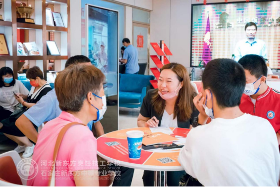 畢業(yè)生：啥都沒(méi)學(xué)會(huì)，還不如學(xué)廚師掌握一門(mén)手藝