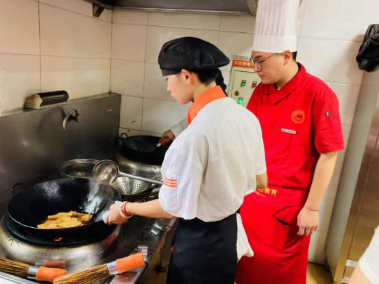 初中畢業(yè)是先打工還是先學(xué)技術(shù)？