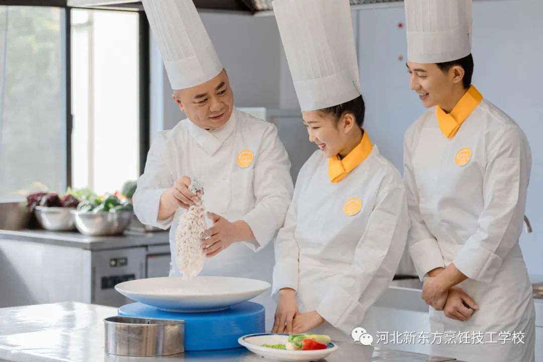 校企預(yù)定會(huì)暨產(chǎn)教融合簽約儀式 1 天，關(guān)于校企共建你還有不了解的嗎？