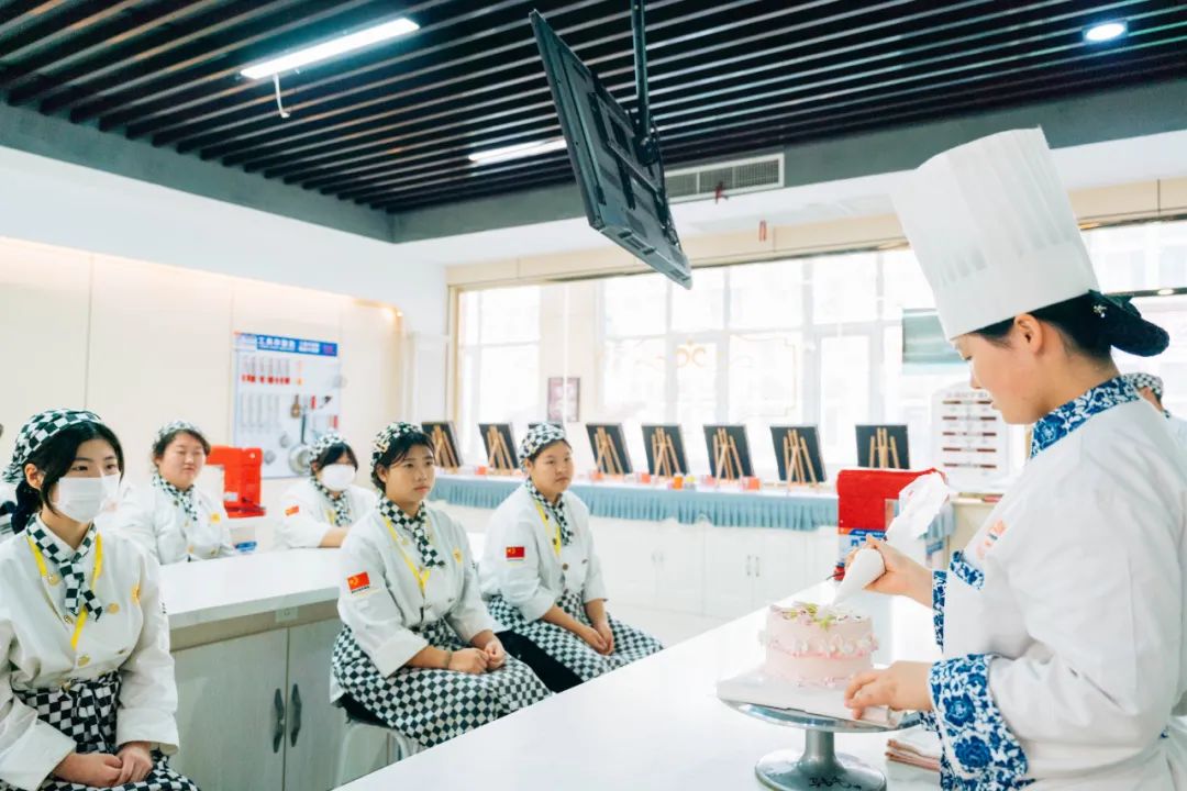 為什么要勸現(xiàn)在的年輕人多學一門技術(shù)？