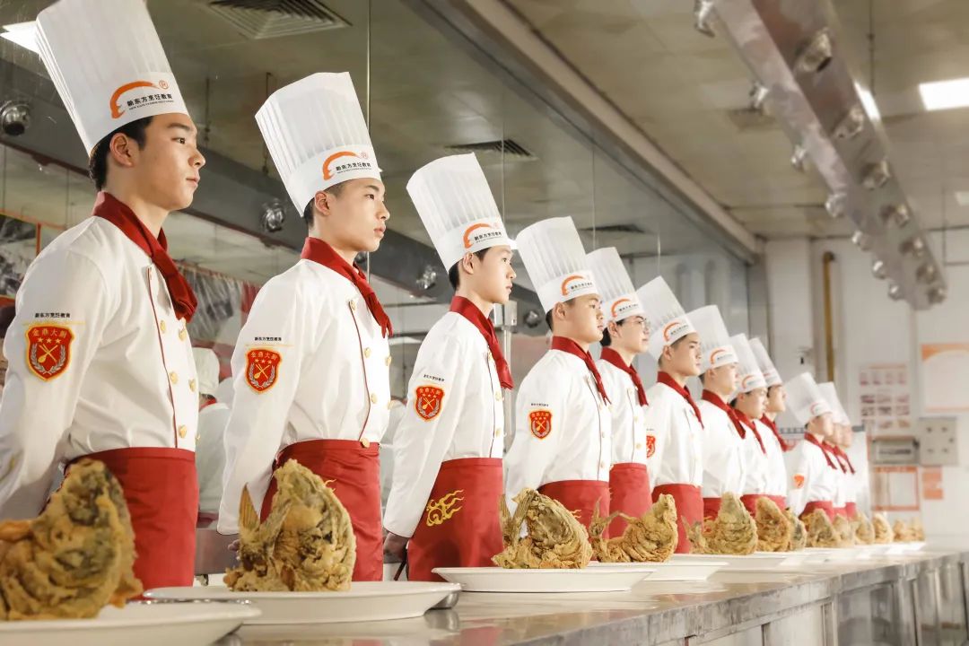 石家莊新東方中餐學(xué)子：畢業(yè)入崗，這些要素鑄就職場(chǎng)新篇