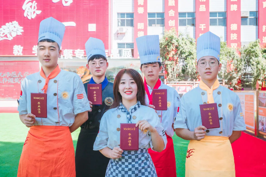 好利來(lái)企業(yè)面試秘籍：細(xì)節(jié)塑造專(zhuān)業(yè)形象，自信開(kāi)啟職業(yè)之門(mén)