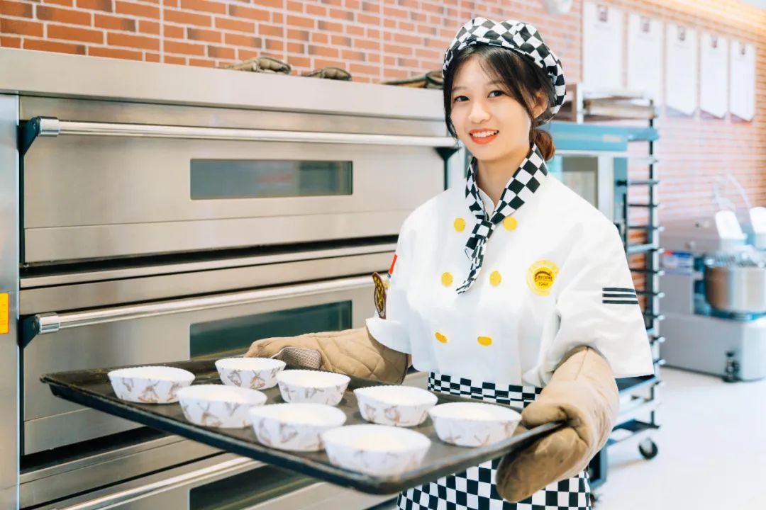 對(duì)比了那么多蛋糕烘焙學(xué)校，到底去哪里學(xué)習(xí)比較好？