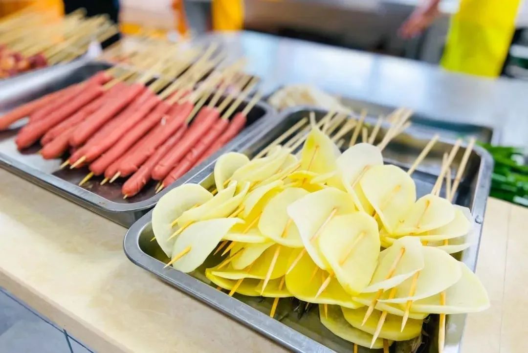 初次創(chuàng)業(yè)要注意什么？在河北學(xué)小吃創(chuàng)業(yè)去哪里？河北廚師培訓(xùn)學(xué)校