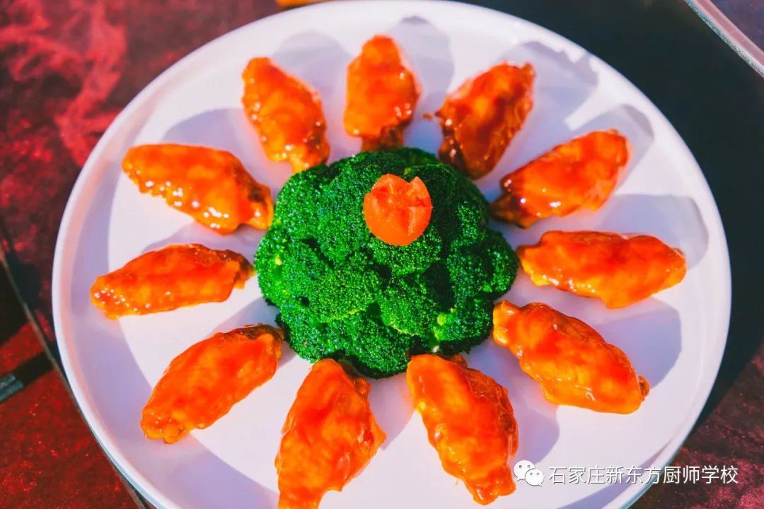 學(xué)廚師為什么要上烹飪學(xué)校