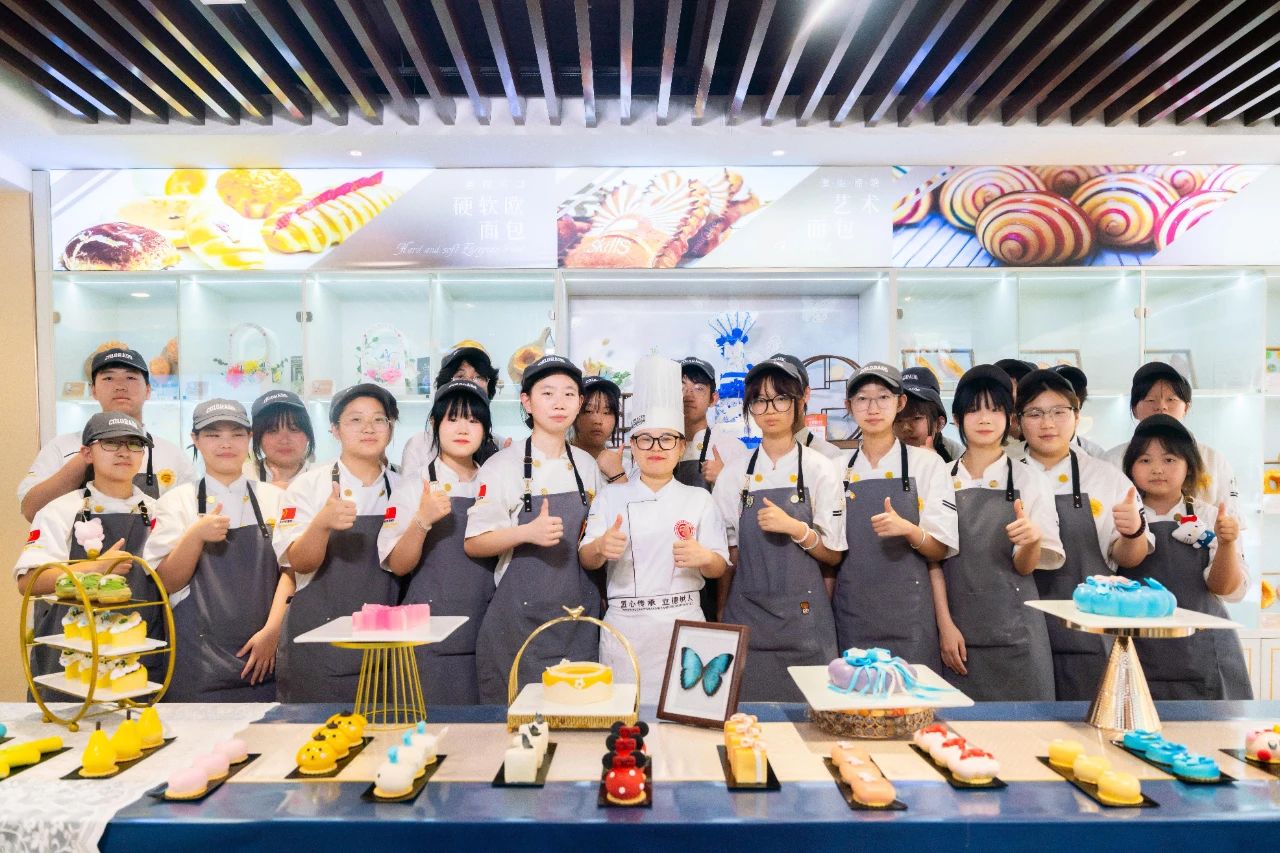 女生學(xué)什么技術(shù)好？初高中女生學(xué)技術(shù)，來學(xué)西點(diǎn)吧！