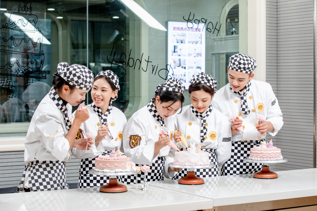 2025年三校生轉(zhuǎn)學(xué)，為何選河北新東方學(xué)西點(diǎn)西餐專業(yè)？