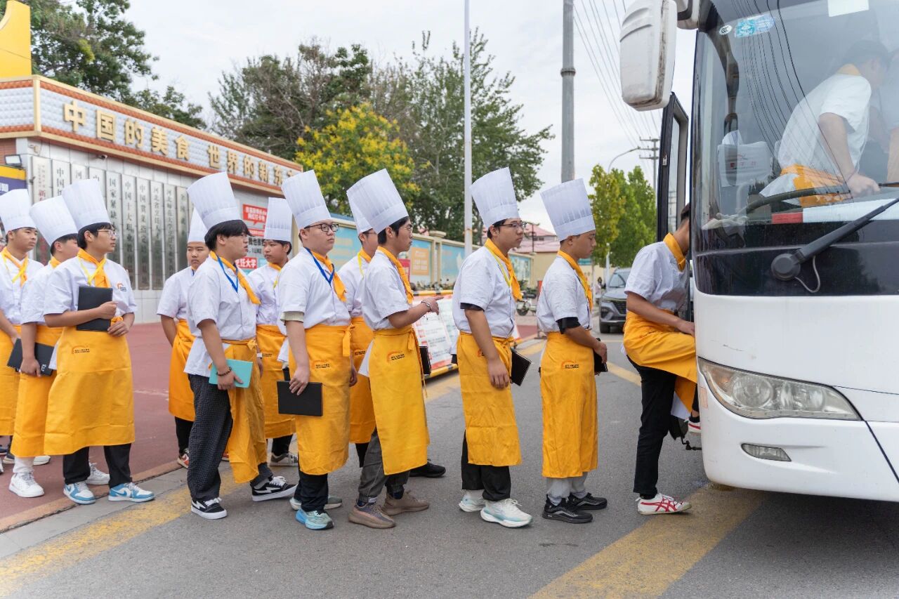 企業(yè)參觀，賦能成長丨河北新東方學(xué)子走進(jìn)西美五洲酒店參觀學(xué)習(xí)！