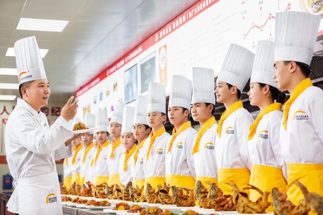 【學(xué)費(fèi)調(diào)整通知】鎖定舊學(xué)費(fèi)，鋪就未來坦途！河北新東方2026年春季招生學(xué)費(fèi)即將上調(diào)！