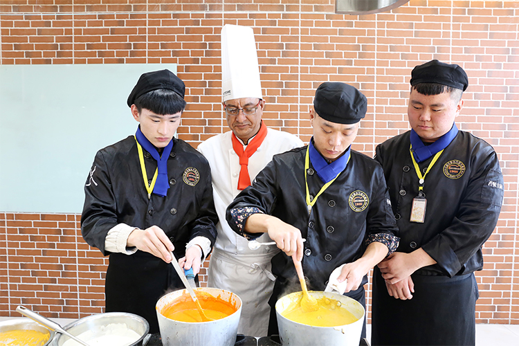 西餐外籍教師指導