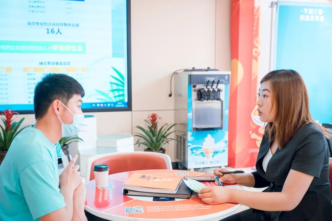 @初高中生，我校夏秋季招生火熱報(bào)名中，成績(jī)不理想來這！